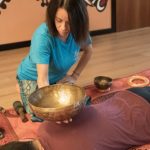 Massaggio sonoro vibrazionale con campane tibetane